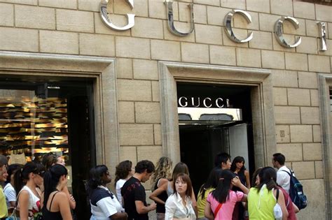 Gucci e Intesa Sanpaolo: primo accordo per la transizione 